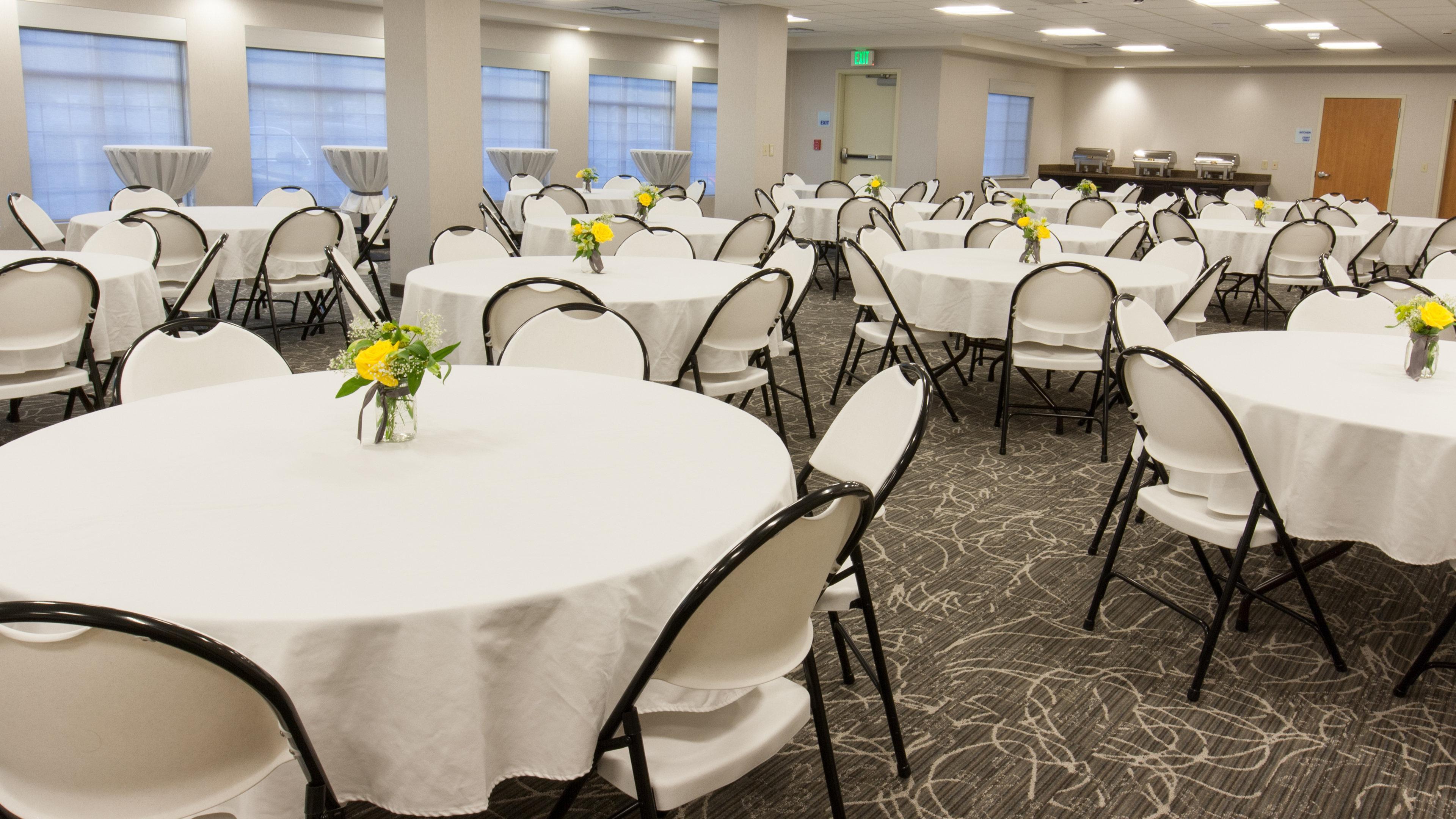 Holiday Inn Express & Suites Cheney By Ihg Exterior photo