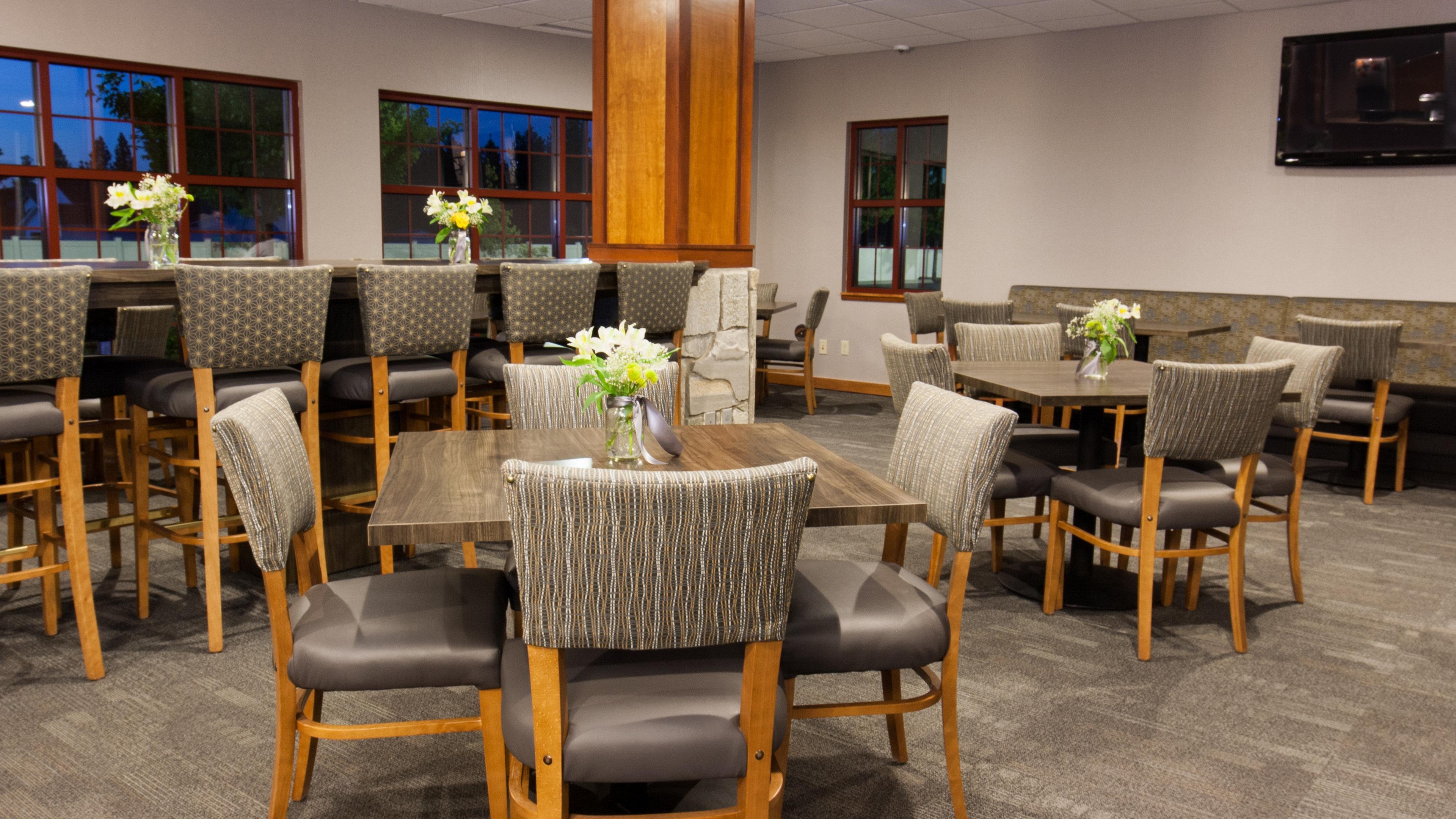 Holiday Inn Express & Suites Cheney By Ihg Exterior photo