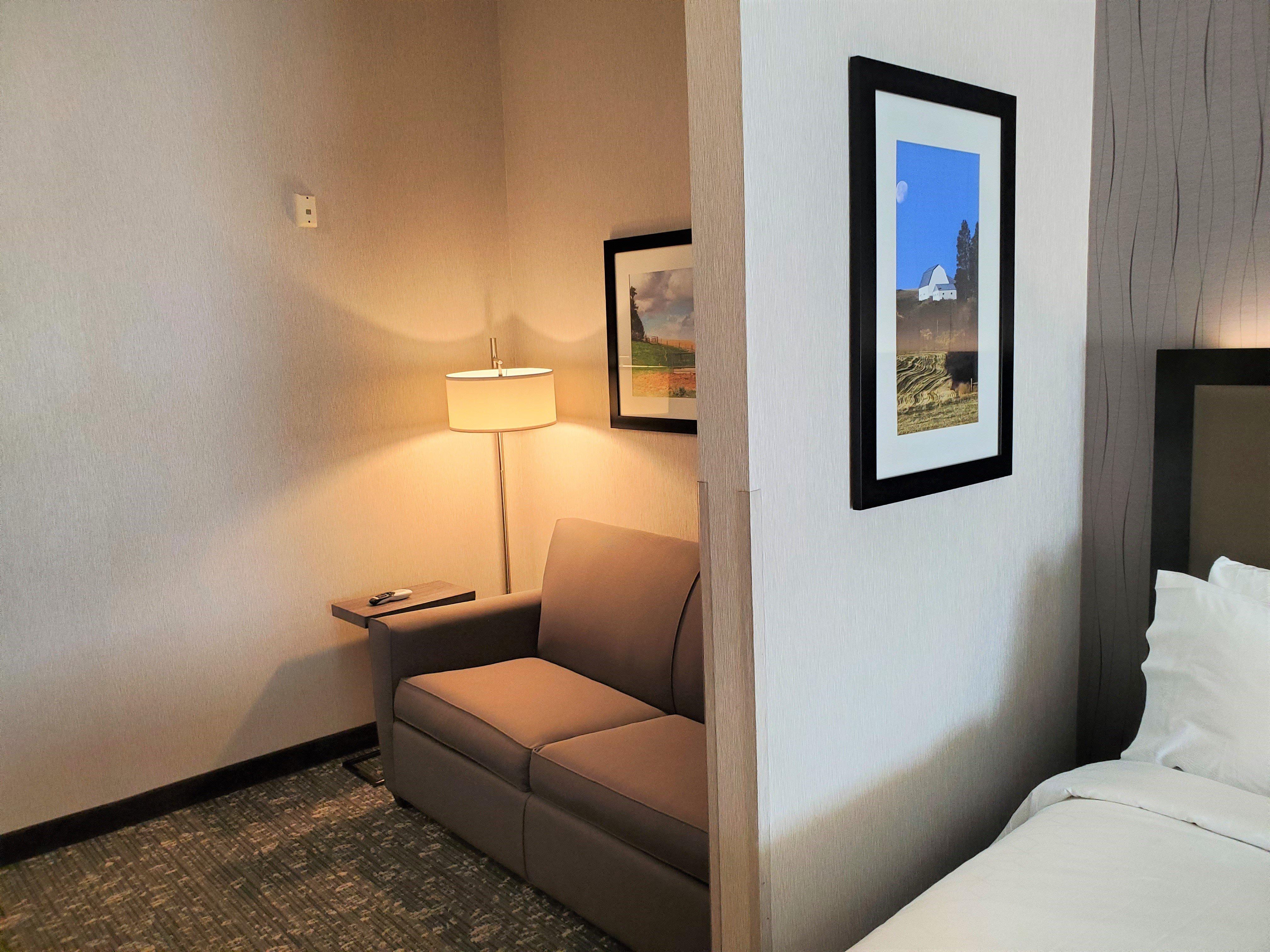 Holiday Inn Express & Suites Cheney By Ihg Exterior photo