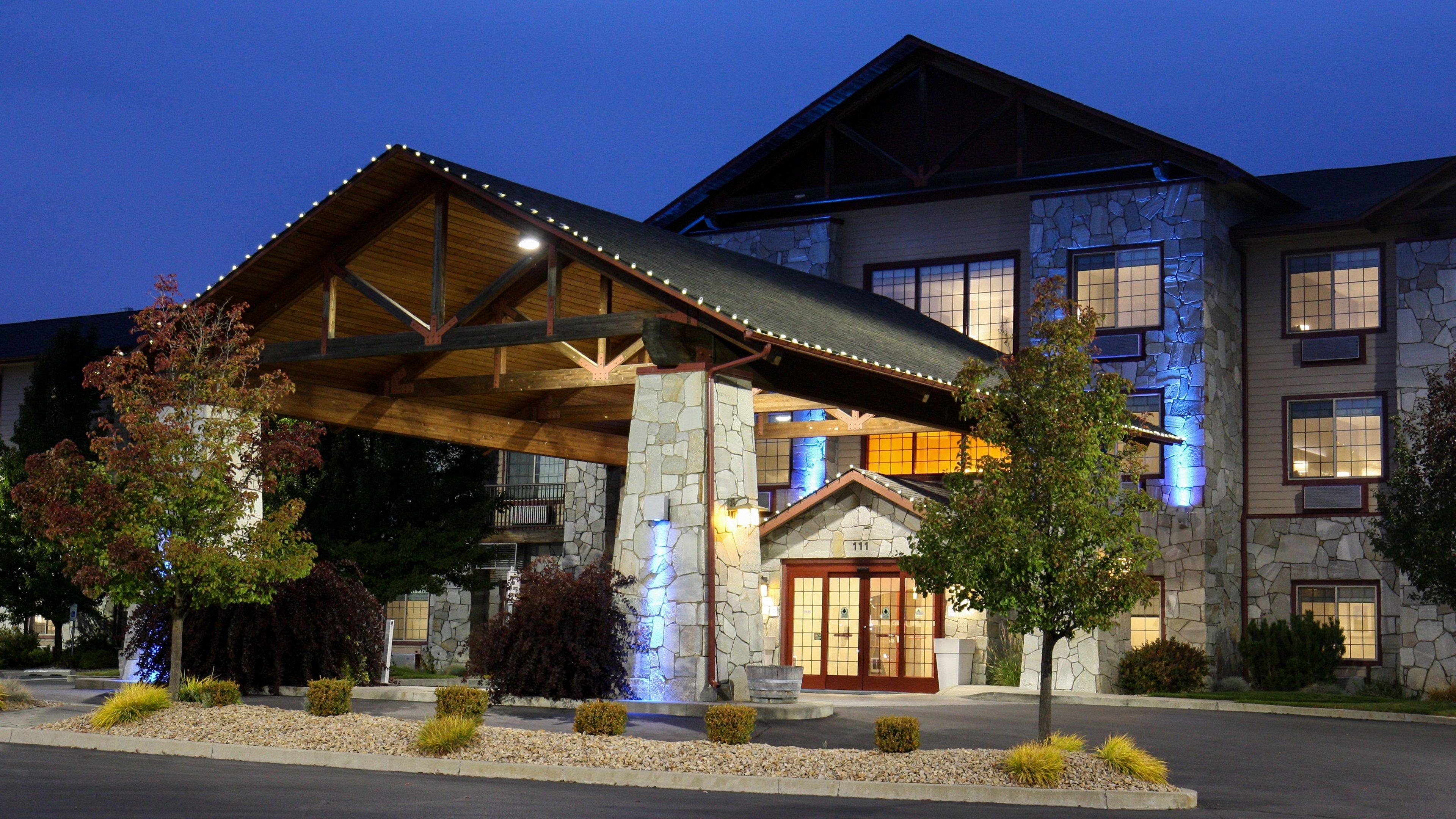 Holiday Inn Express & Suites Cheney By Ihg Exterior photo