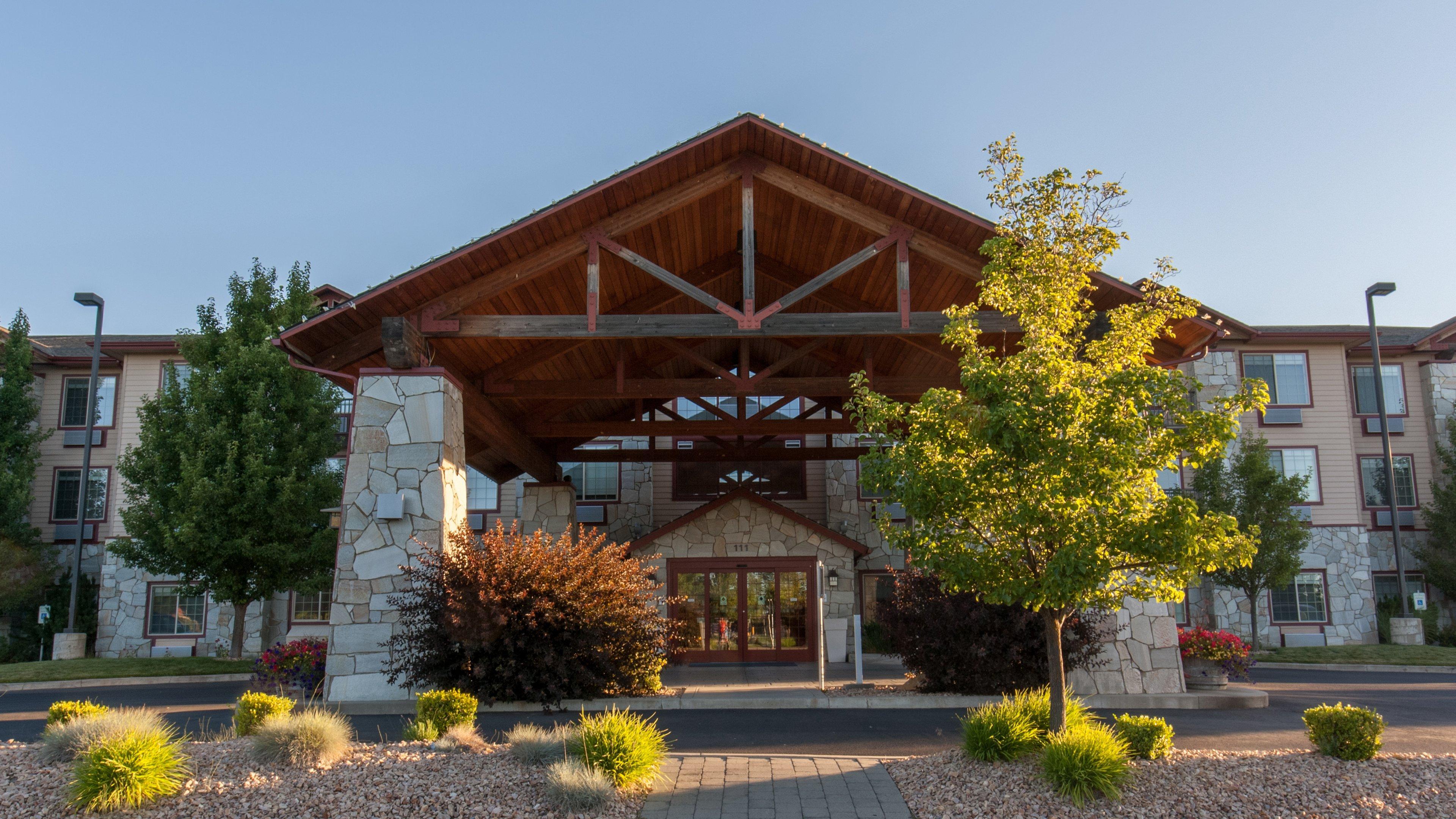 Holiday Inn Express & Suites Cheney By Ihg Exterior photo