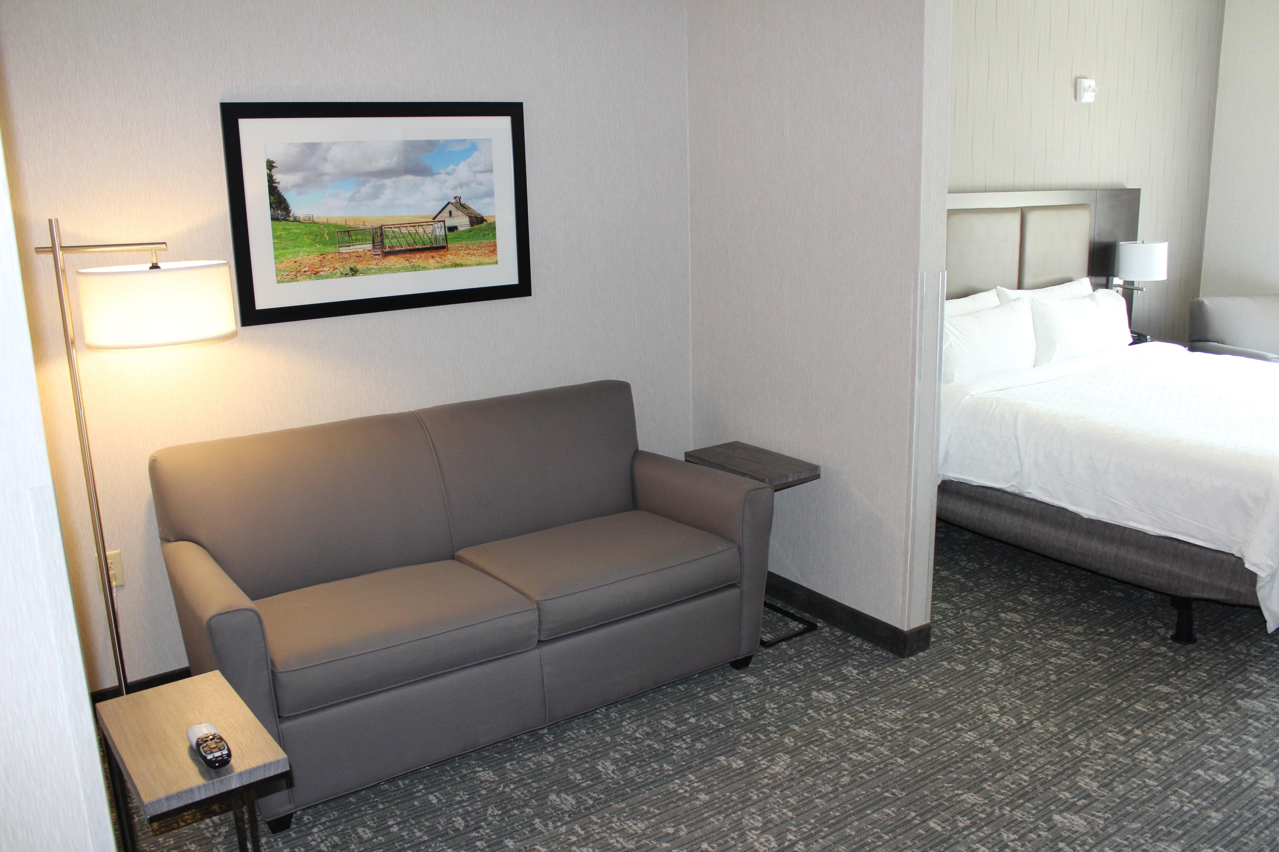 Holiday Inn Express & Suites Cheney By Ihg Exterior photo