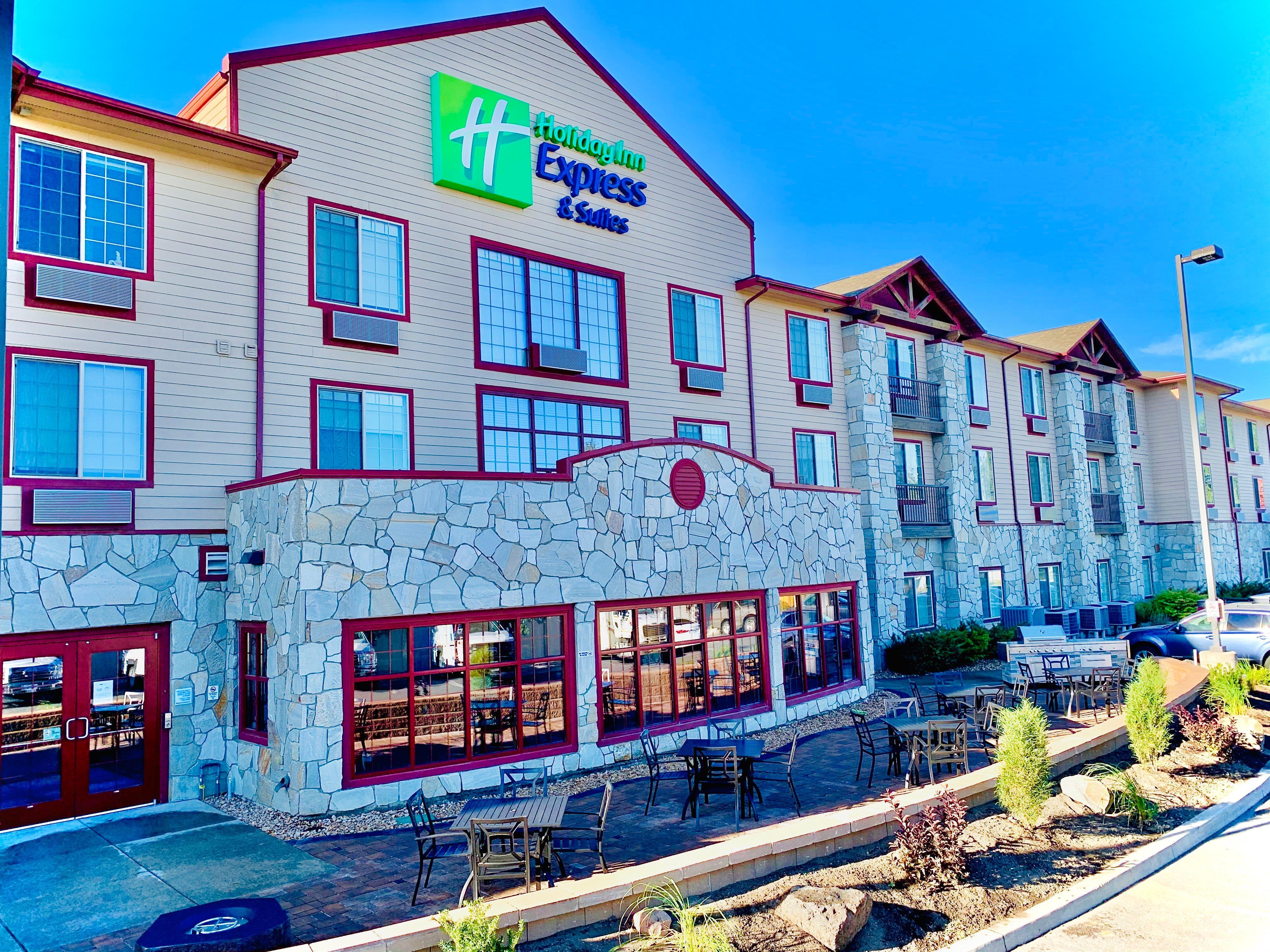 Holiday Inn Express & Suites Cheney By Ihg Exterior photo