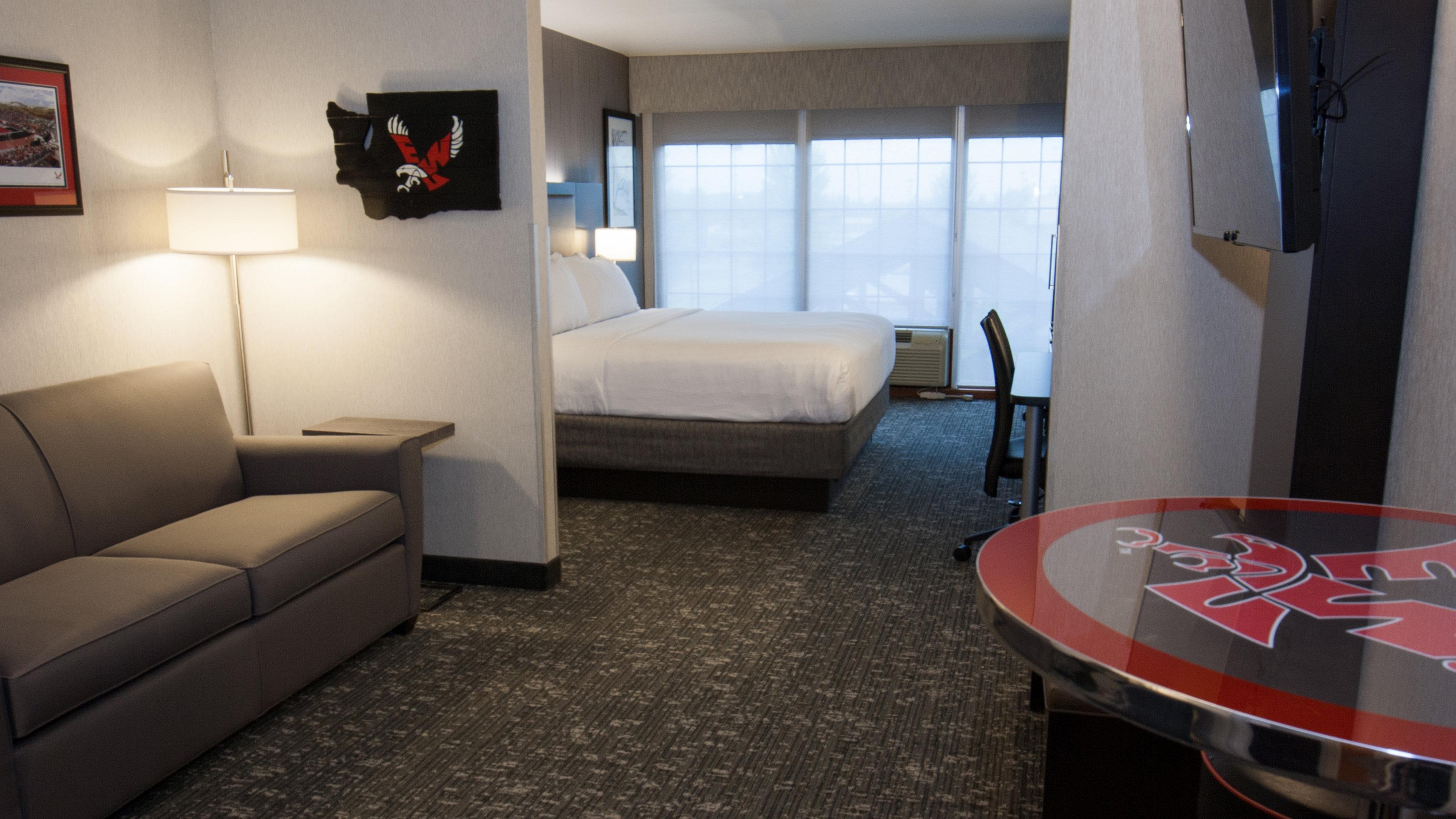 Holiday Inn Express & Suites Cheney By Ihg Exterior photo