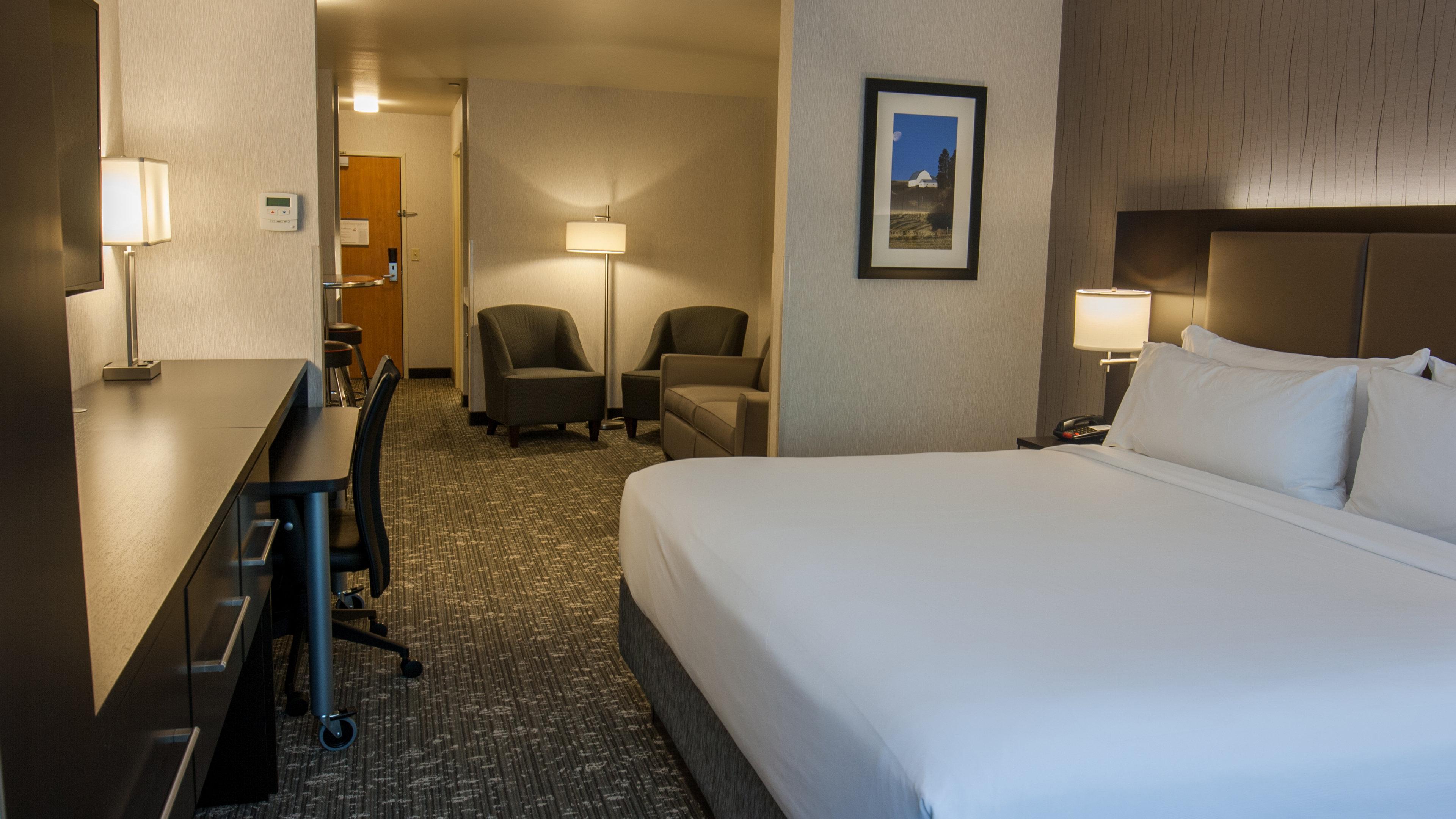 Holiday Inn Express & Suites Cheney By Ihg Exterior photo