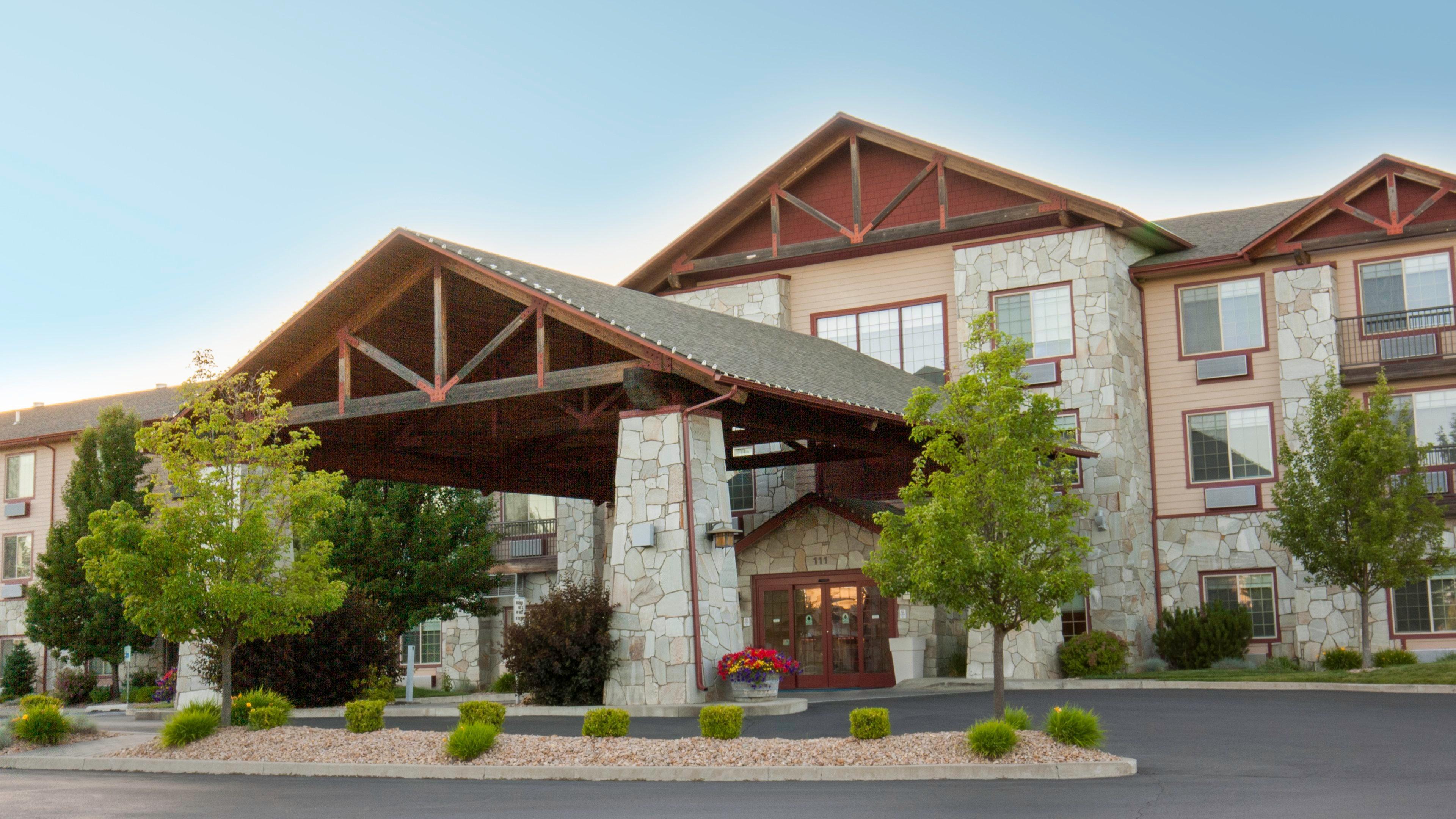 Holiday Inn Express & Suites Cheney By Ihg Exterior photo