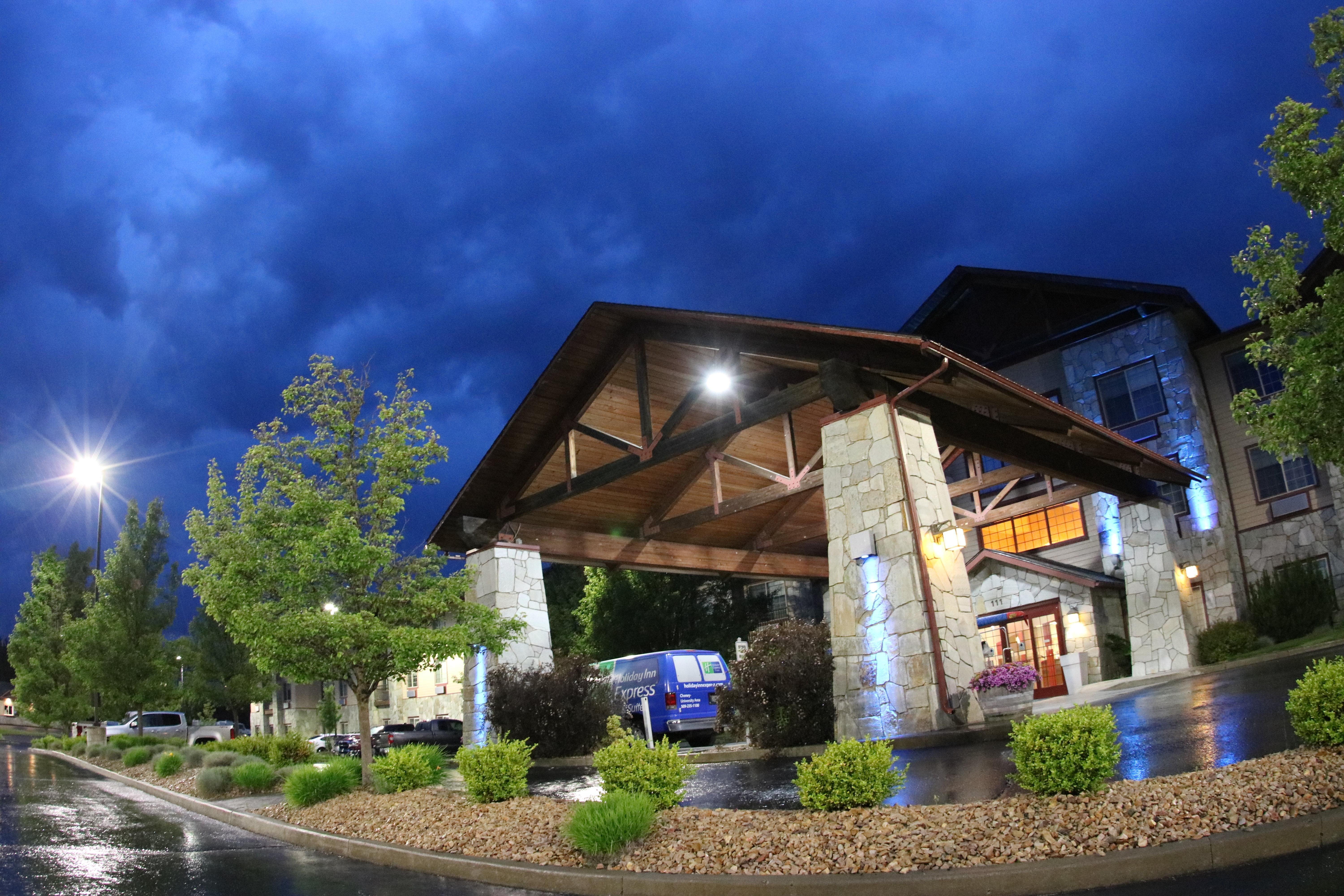 Holiday Inn Express & Suites Cheney By Ihg Exterior photo