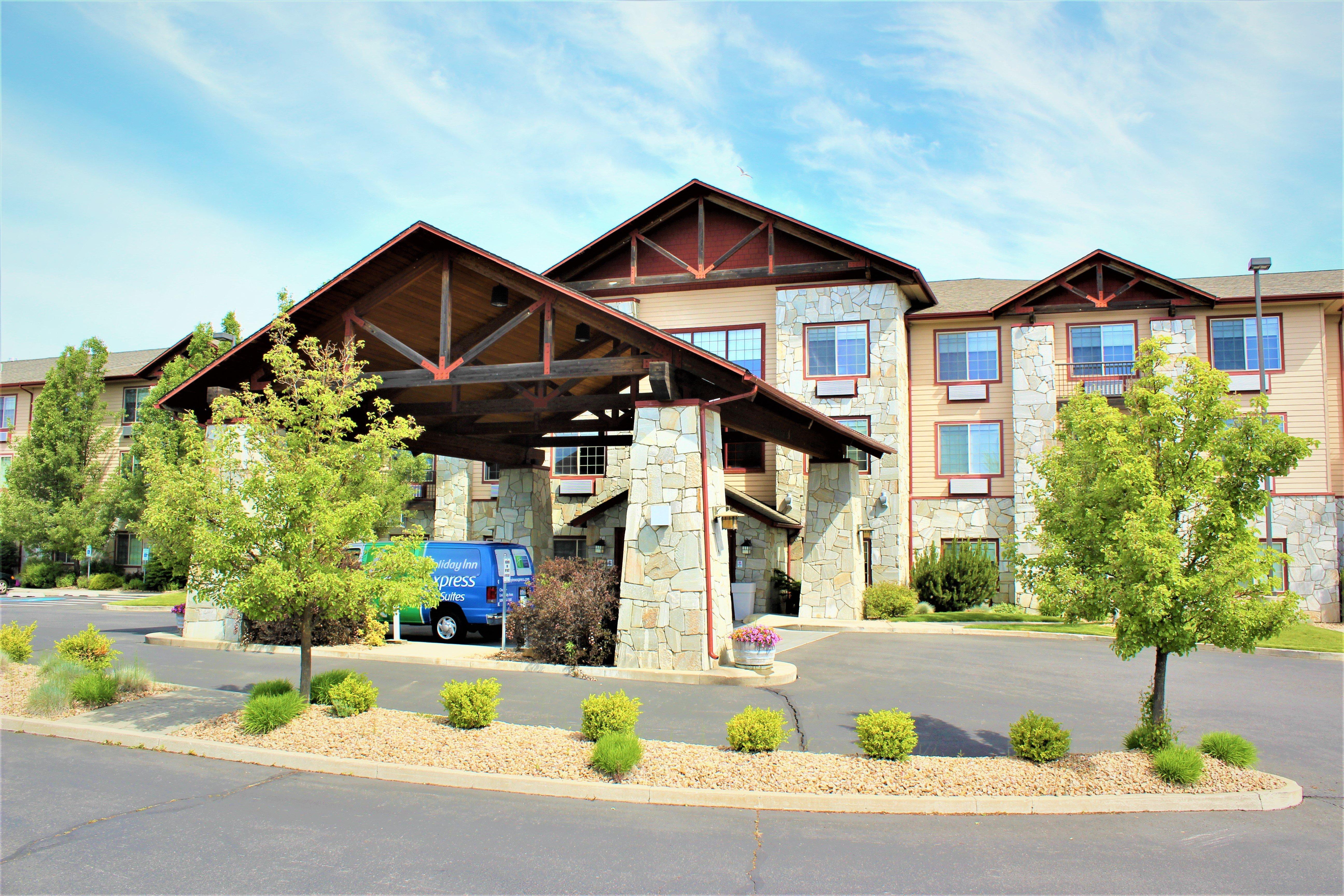 Holiday Inn Express & Suites Cheney By Ihg Exterior photo
