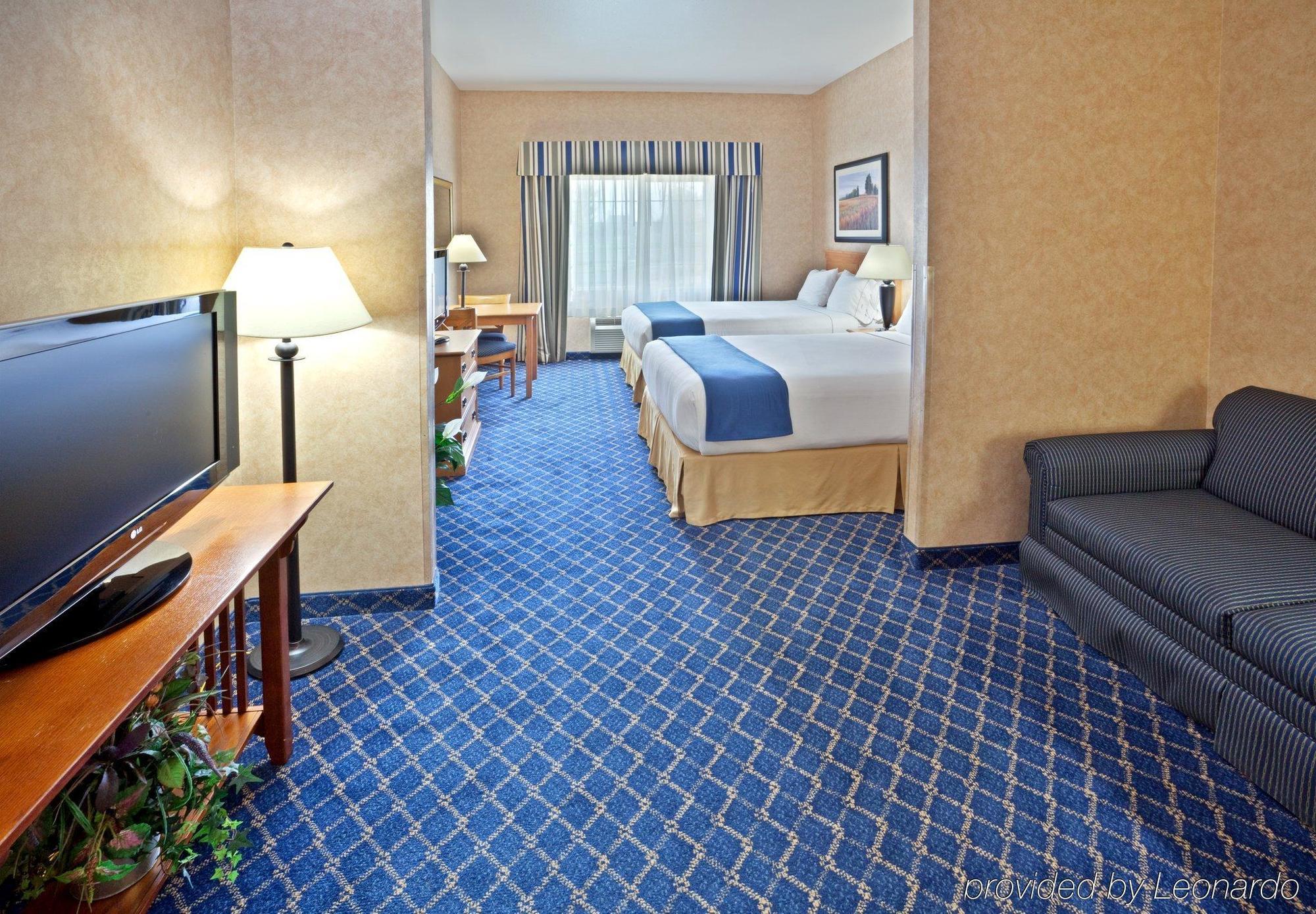 Holiday Inn Express & Suites Cheney By Ihg Exterior photo
