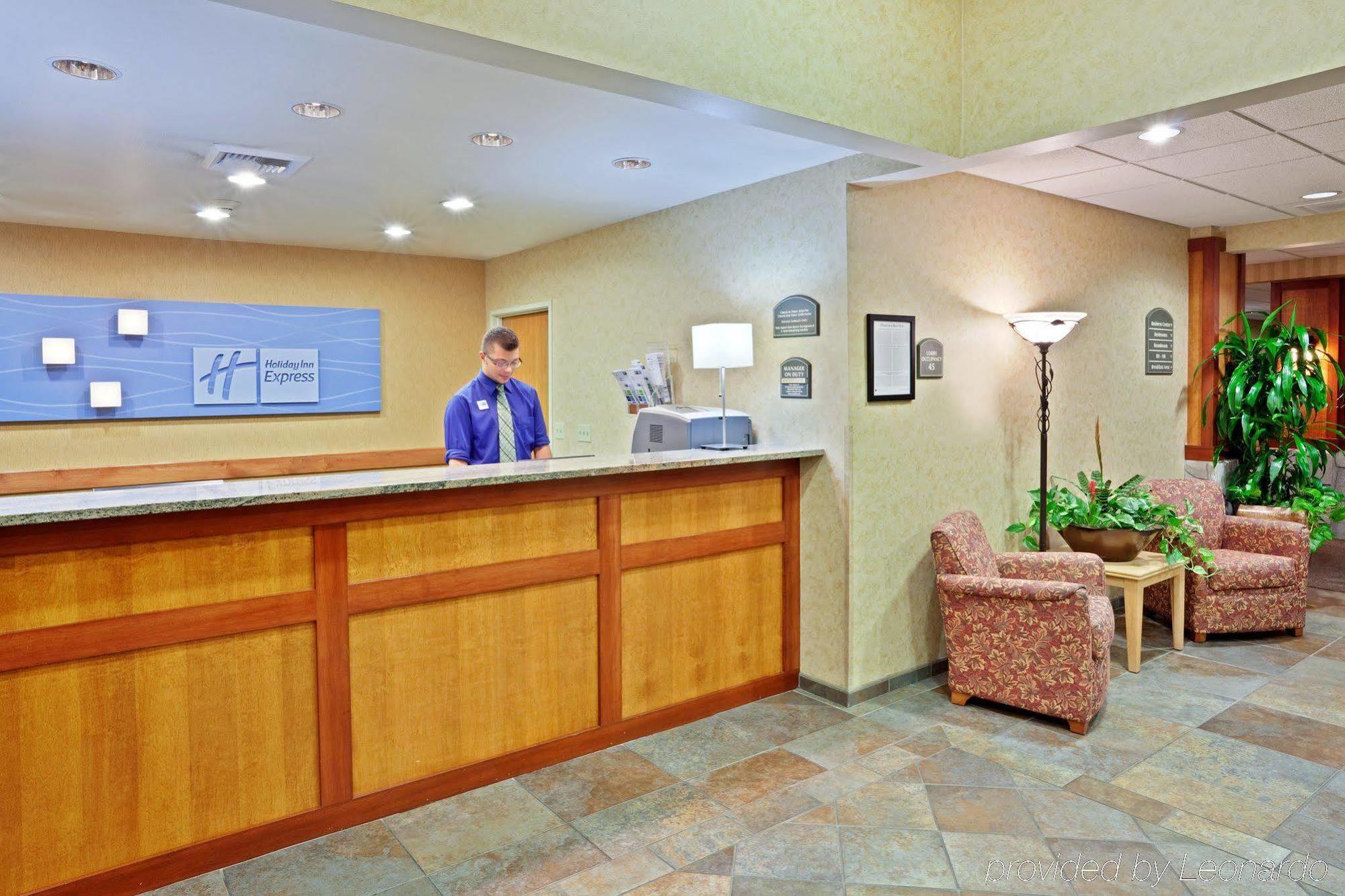 Holiday Inn Express & Suites Cheney By Ihg Exterior photo