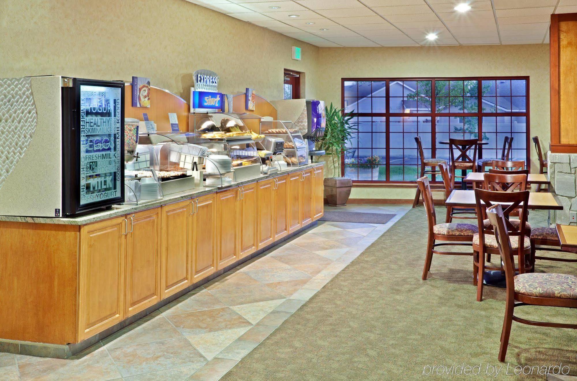 Holiday Inn Express & Suites Cheney By Ihg Exterior photo